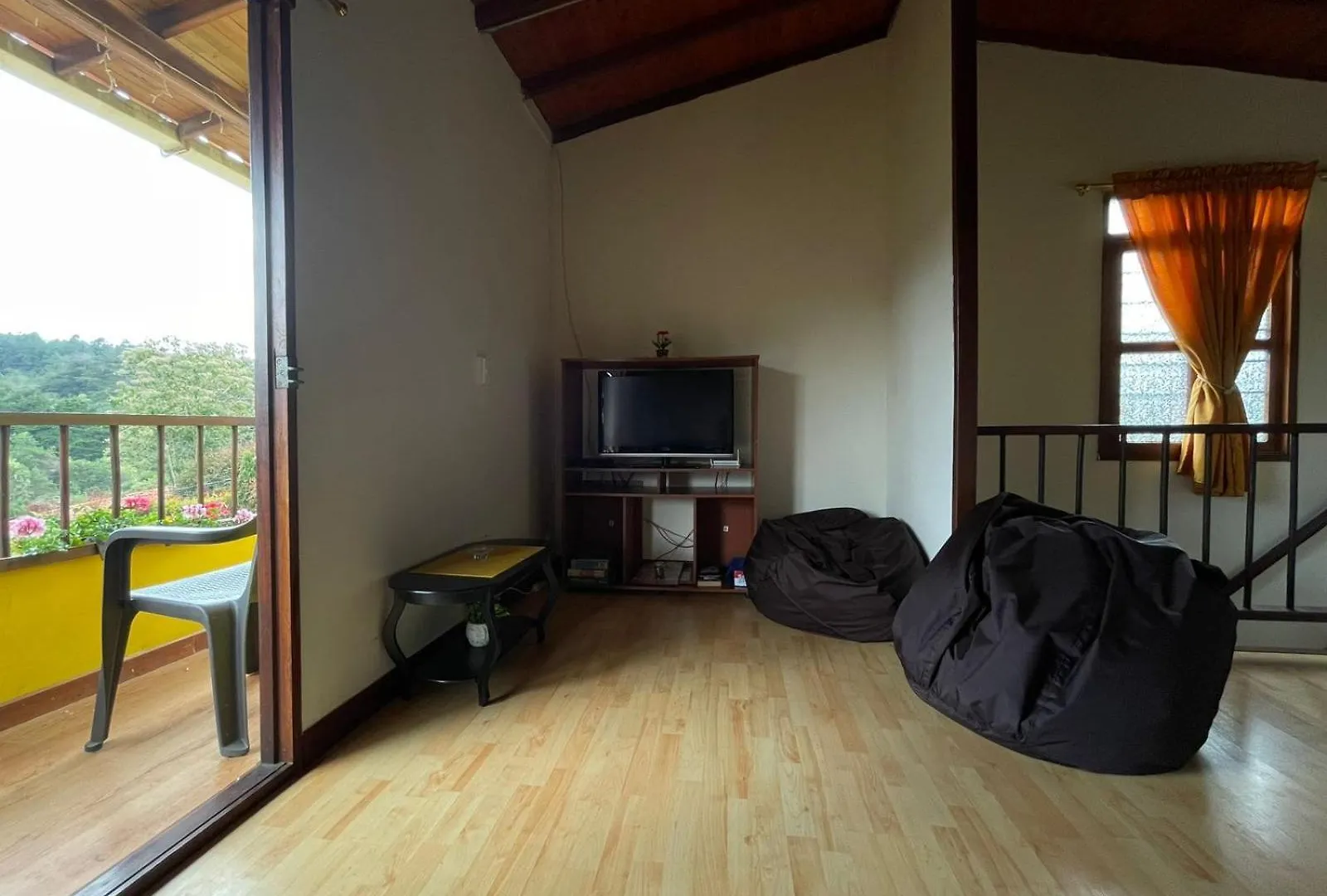 Villa Katy 메딜린 0*,